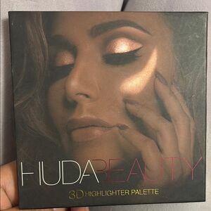 Huda Beauty Gold and Brown Highlighter Palette